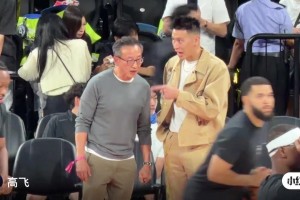 NBA季前赛森林狼vs尼克斯视频免费直播_NBA季前赛森林狼vs尼克斯全场视频回放_NBA季前赛森林狼vs尼克斯在线观看今日赛前，林书豪和篮网老板蔡崇信在场边交流了一番
