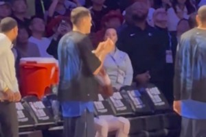 NBA直播活塞vs奇才在线直播_NBA直播活塞vs奇才免费观看高清_NBA直播活塞vs奇才全场回放时隔586天重返赛场！欧文今晚登场时，收获全场球迷热烈欢呼！